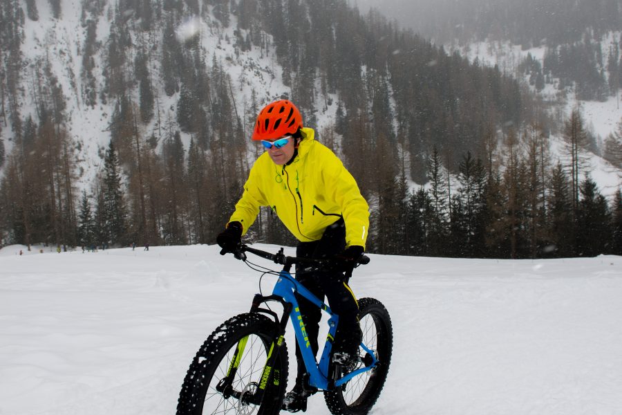 Twin-test hardshell winterjacks – Bontrager Lithos Stormshell versus Endura MT500 Waterproof II